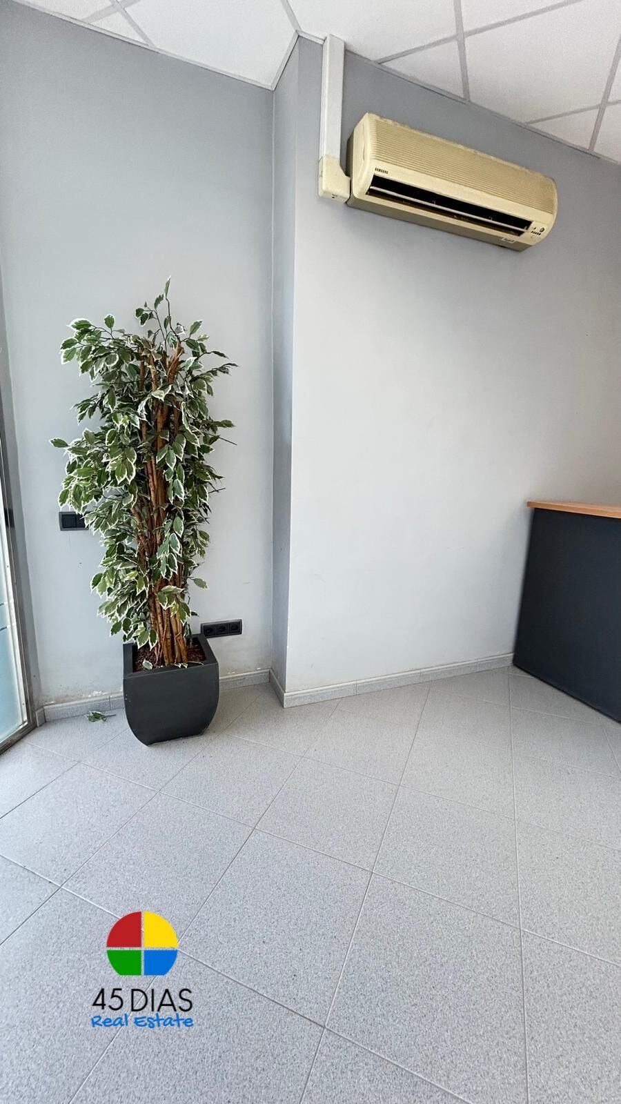 Bureaux/Local commercial dans Cerdanyola del Vallès, Barcelona à louer Photo intérieure– Image 1 sur 5