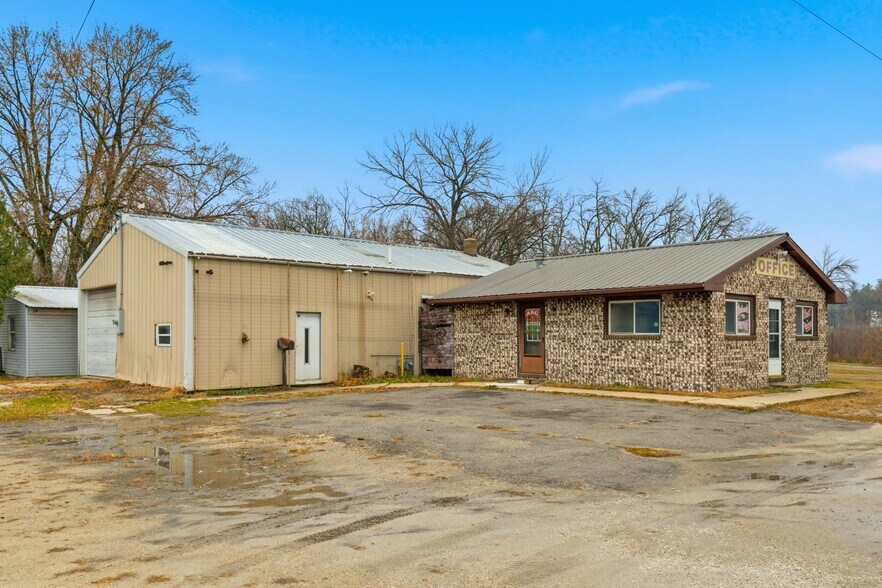 300 Main St N, Hazleton, IA à vendre - Photo de l’immeuble – Image 1 sur 28