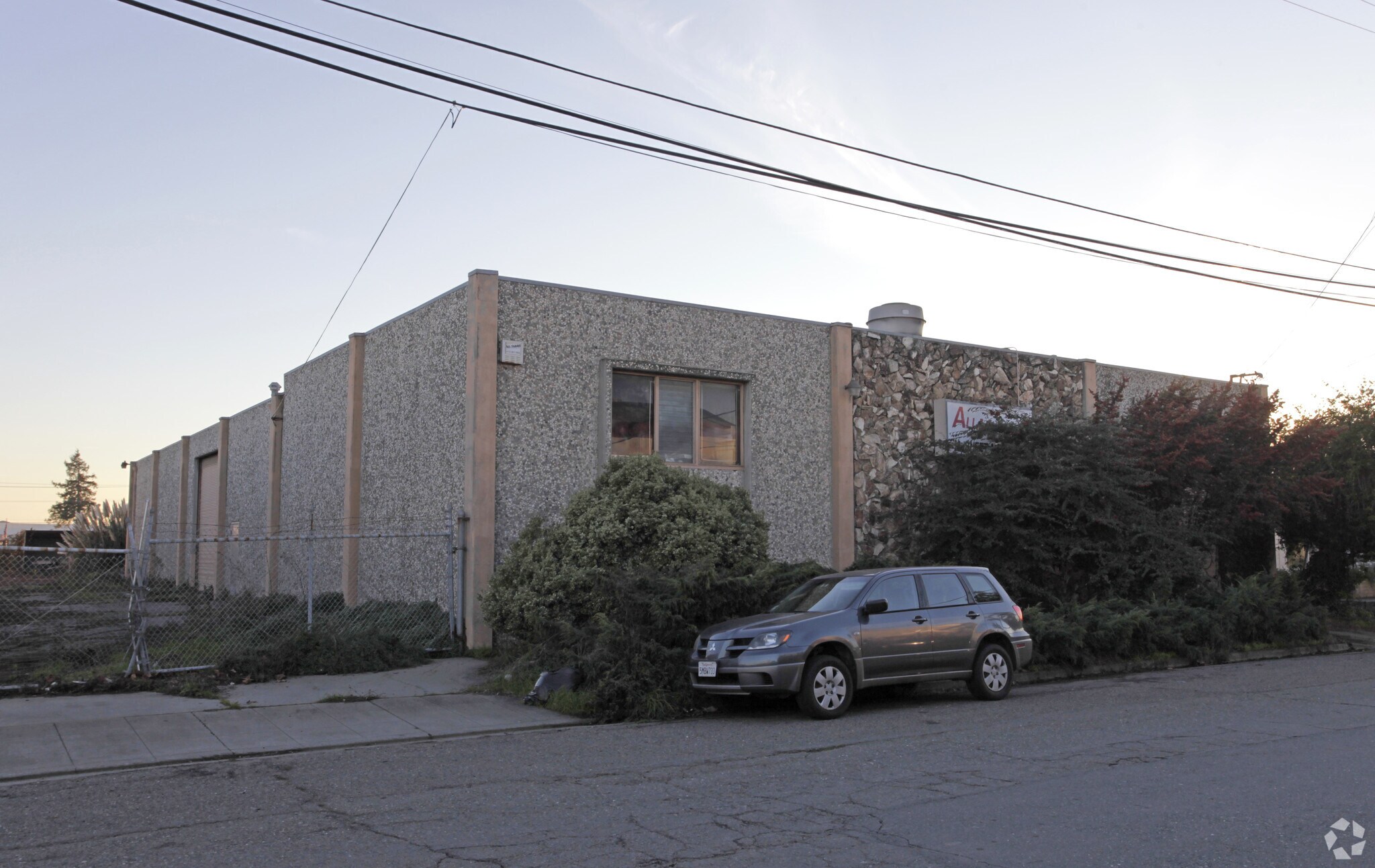 2324 American Ave, Hayward, CA à louer Photo principale– Image 1 sur 3