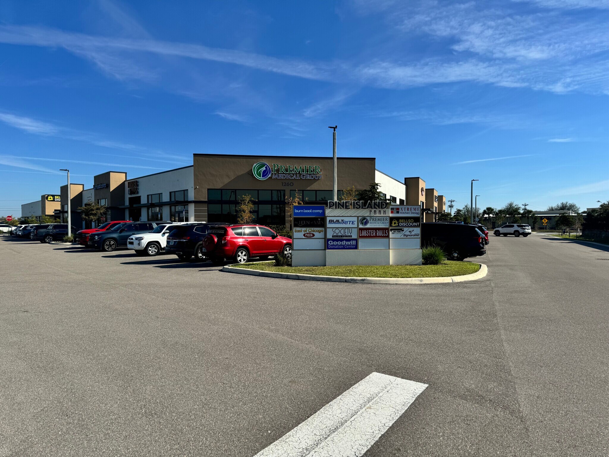 1260 NE 8th St, Cape Coral, FL à louer Photo principale– Image 1 sur 13