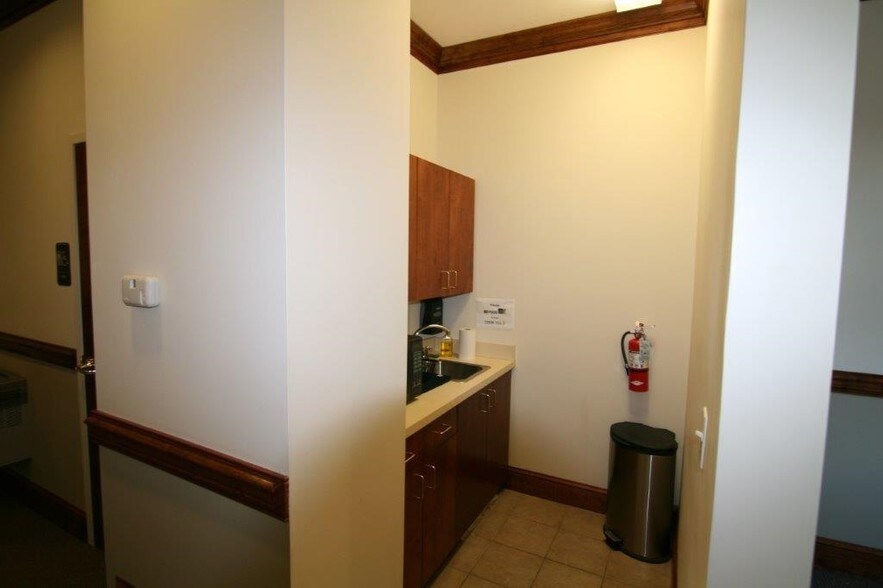 219 Williamson Rd, Mooresville, NC à louer - Photo de l’immeuble – Image 3 sur 5