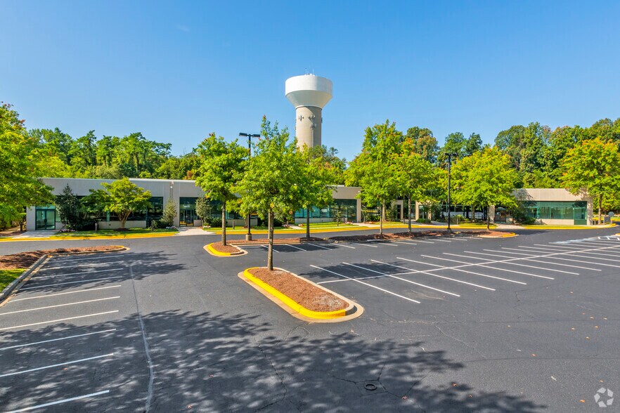 12200 Plum Orchard Dr, Silver Spring, MD à louer - Photo de l’immeuble – Image 3 sur 5