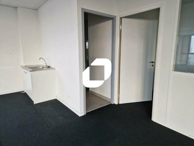 Bureau dans Sainte-Luce-sur-Loire à louer - Photo de l’immeuble – Image 3 sur 8