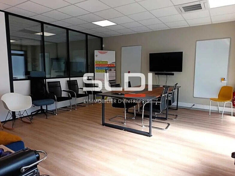 Bureau dans Villeurbanne à louer - Photo de l’immeuble – Image 3 sur 20