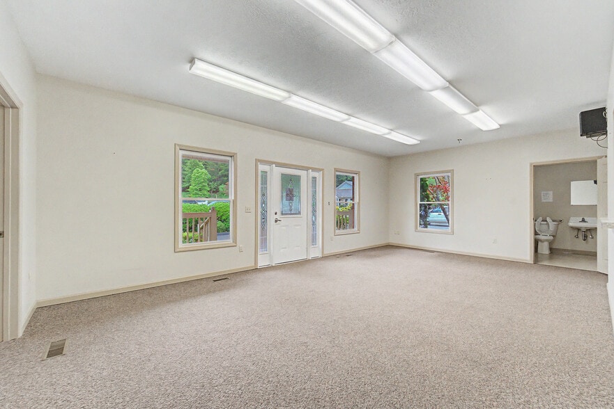 144 Holly Springs Park Dr, Franklin, NC à louer - Photo intérieure – Image 3 sur 7