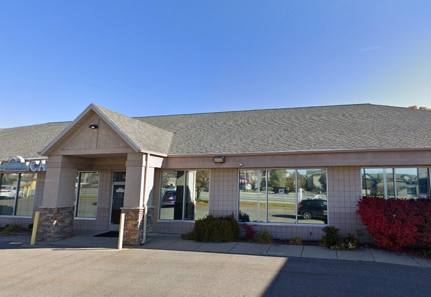 2112 N Hill Field Rd, Layton, UT à louer - Photo de l’immeuble – Image 2 sur 2