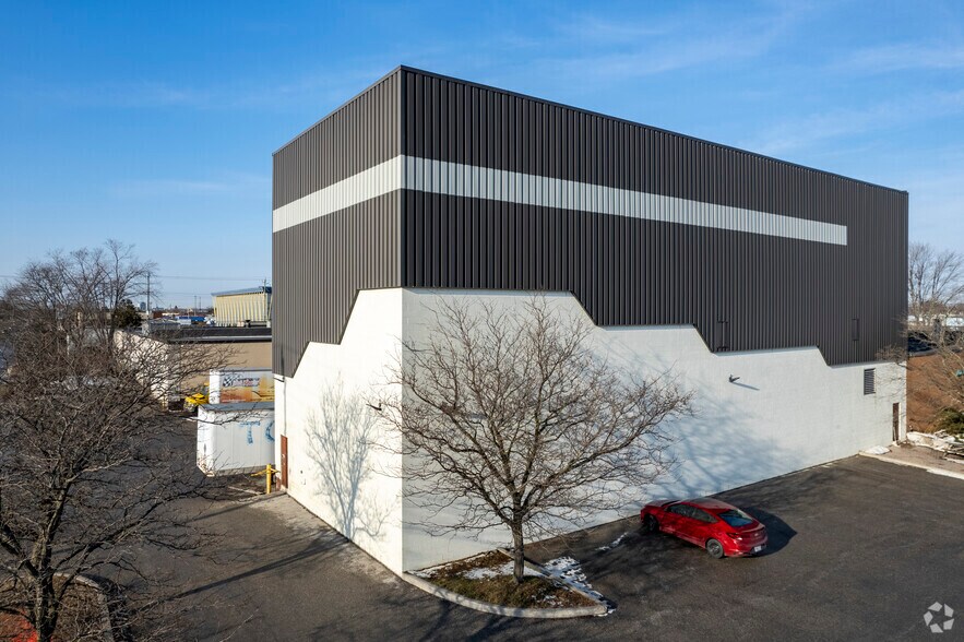 170 Commercial Ave, Ajax, ON à louer - Photo principale – Image 1 sur 6