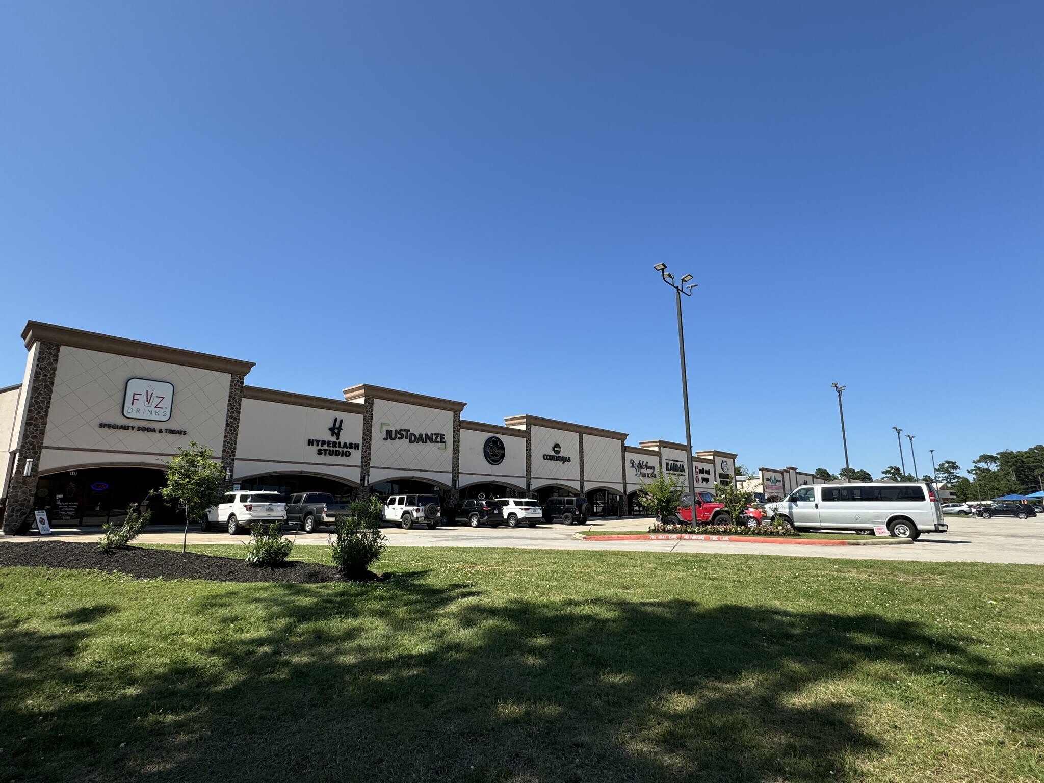 9702 Spring Cypress Rd, Spring, TX à louer Photo principale– Image 1 sur 6