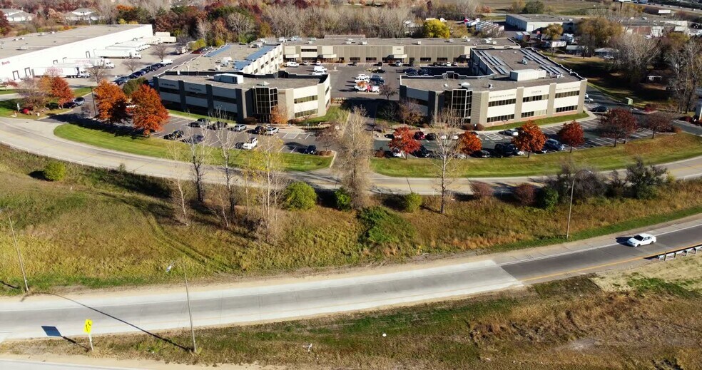 7300 Hudson Blvd N, Oakdale, MN à louer - Vidéo sur l’annonce professionnelle – Image 2 sur 14