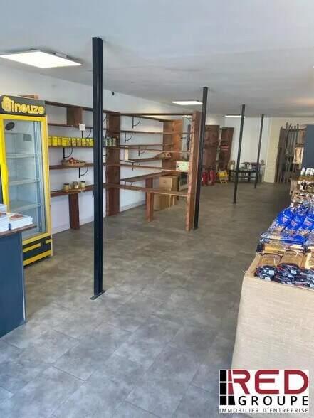 Local d’activités dans Aubagne à louer - Photo de l’immeuble – Image 1 sur 5