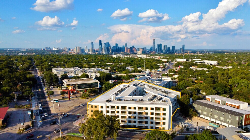 2323 S Lamar Blvd, Austin, TX à louer - Photo de l’immeuble – Image 3 sur 6