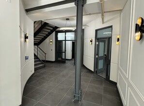 504 Wellington St W, Toronto, ON à louer Hall d’entrée– Image 2 sur 2