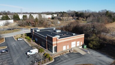 4275 Regency Dr, Greensboro, NC à louer Photo de l’immeuble– Image 1 sur 9