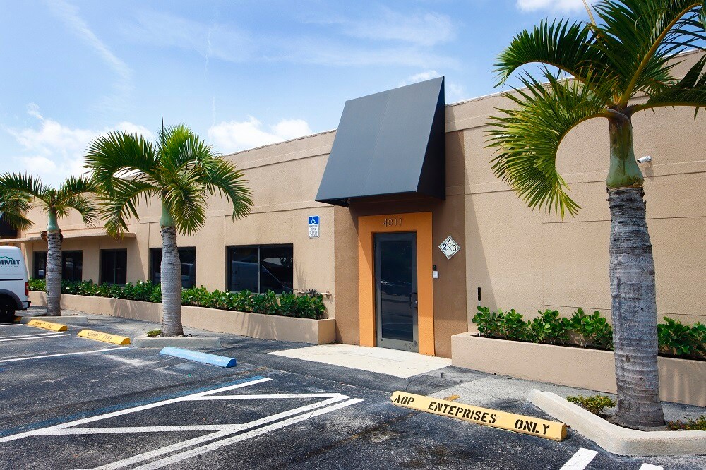 4003-4015 NE 6th Ave, Oakland Park, Oakland Park, FL à louer Photo principale– Image 1 sur 7