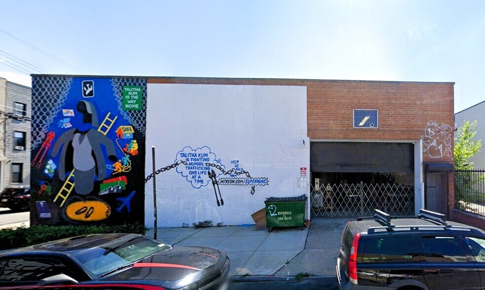 972 Metropolitan Ave, Brooklyn, NY à vendre - Photo de l’immeuble – Image 3 sur 3