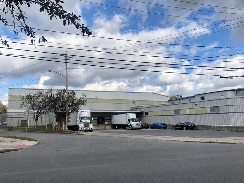 320 W Taylor St, Syracuse, NY à vendre - Photo de l’immeuble – Image 1 sur 7