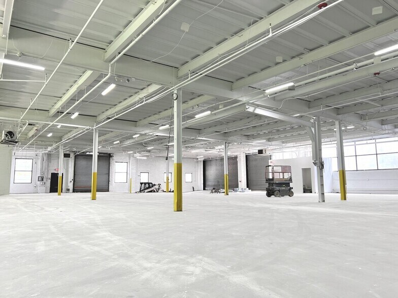50 Nassau Terminal Rd, New Hyde Park, NY à vendre - Photo de l’immeuble – Image 2 sur 4