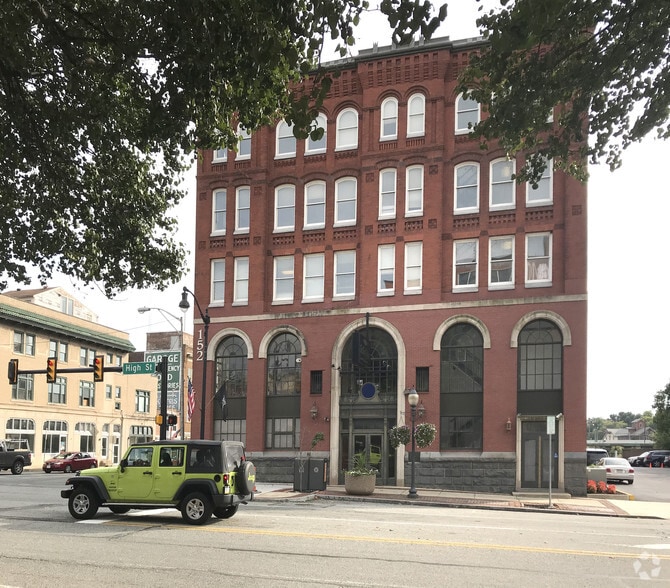152 E High St, Pottstown, PA à louer - Photo de l’immeuble – Image 3 sur 17