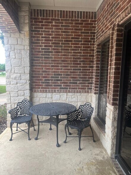 1710 Country Club Dr, Mansfield, TX à louer - Photo de l’immeuble – Image 3 sur 16