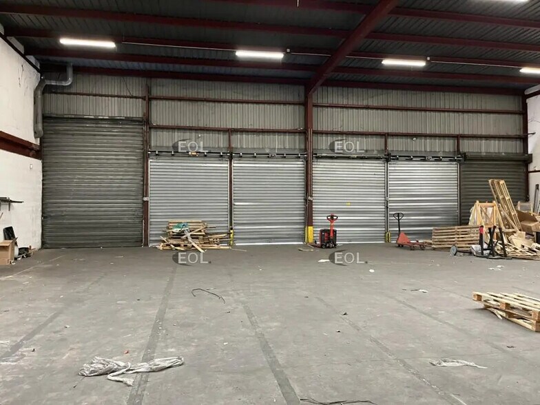 Local d’activités dans Villeneuve-la-Garenne à louer - Photo de l’immeuble – Image 3 sur 11