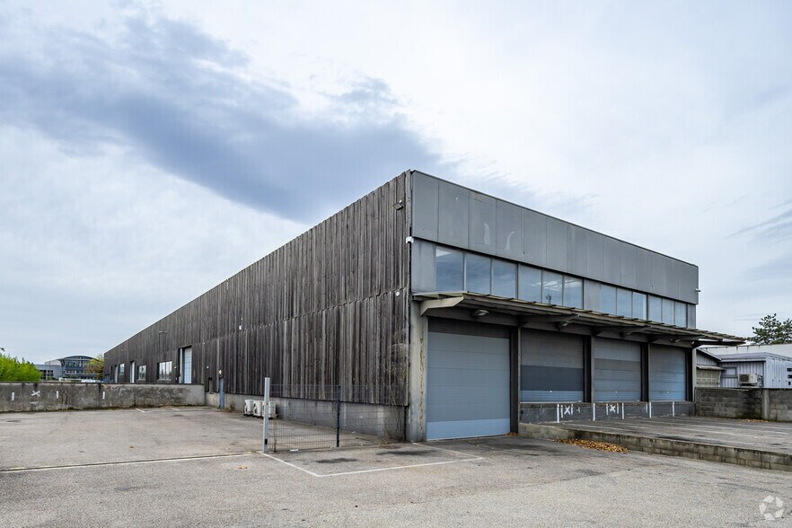 7 Rue Michel Jacquet, Saint-Priest à louer - Photo de l’immeuble – Image 2 sur 5