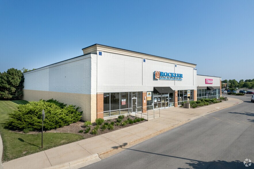 121-139 S Weber Rd, Bolingbrook, IL à louer - Photo de l’immeuble – Image 3 sur 7