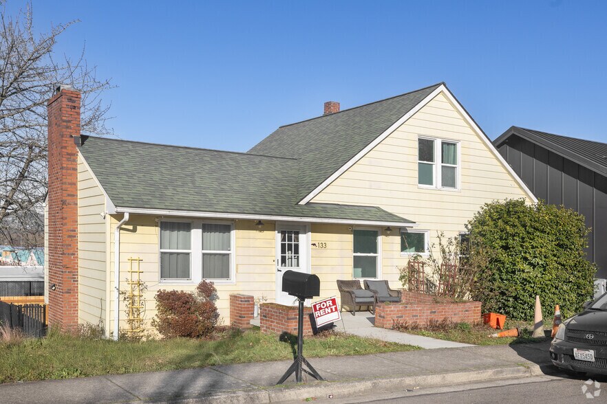 133 SW 2nd St, Troutdale, OR à louer - Photo principale – Image 1 sur 5
