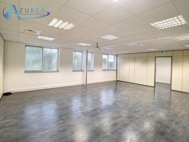 Bureau dans SOPHIA ANTIPOLIS à louer - Photo de l’immeuble – Image 1 sur 7