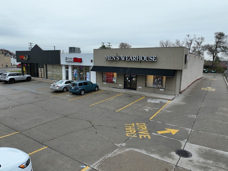 7040-7060 N Wayne Rd, Westland, MI à vendre - Photo de l’immeuble – Image 3 sur 7