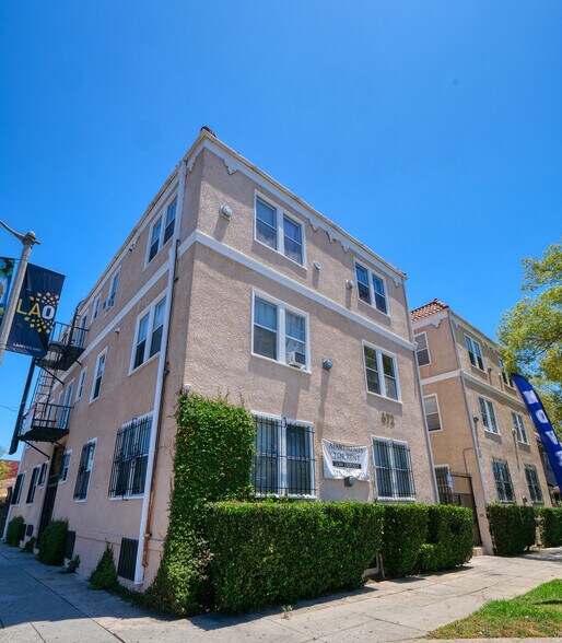 672 N Kenmore Ave, Los Angeles, CA à vendre - Photo de l’immeuble – Image 3 sur 17