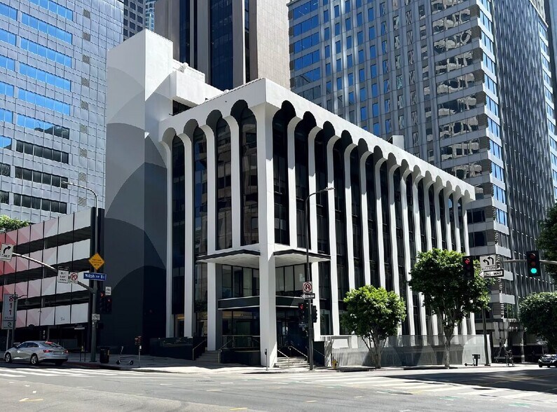 835 Wilshire Blvd, Los Angeles, CA à louer - Photo principale – Image 1 sur 16
