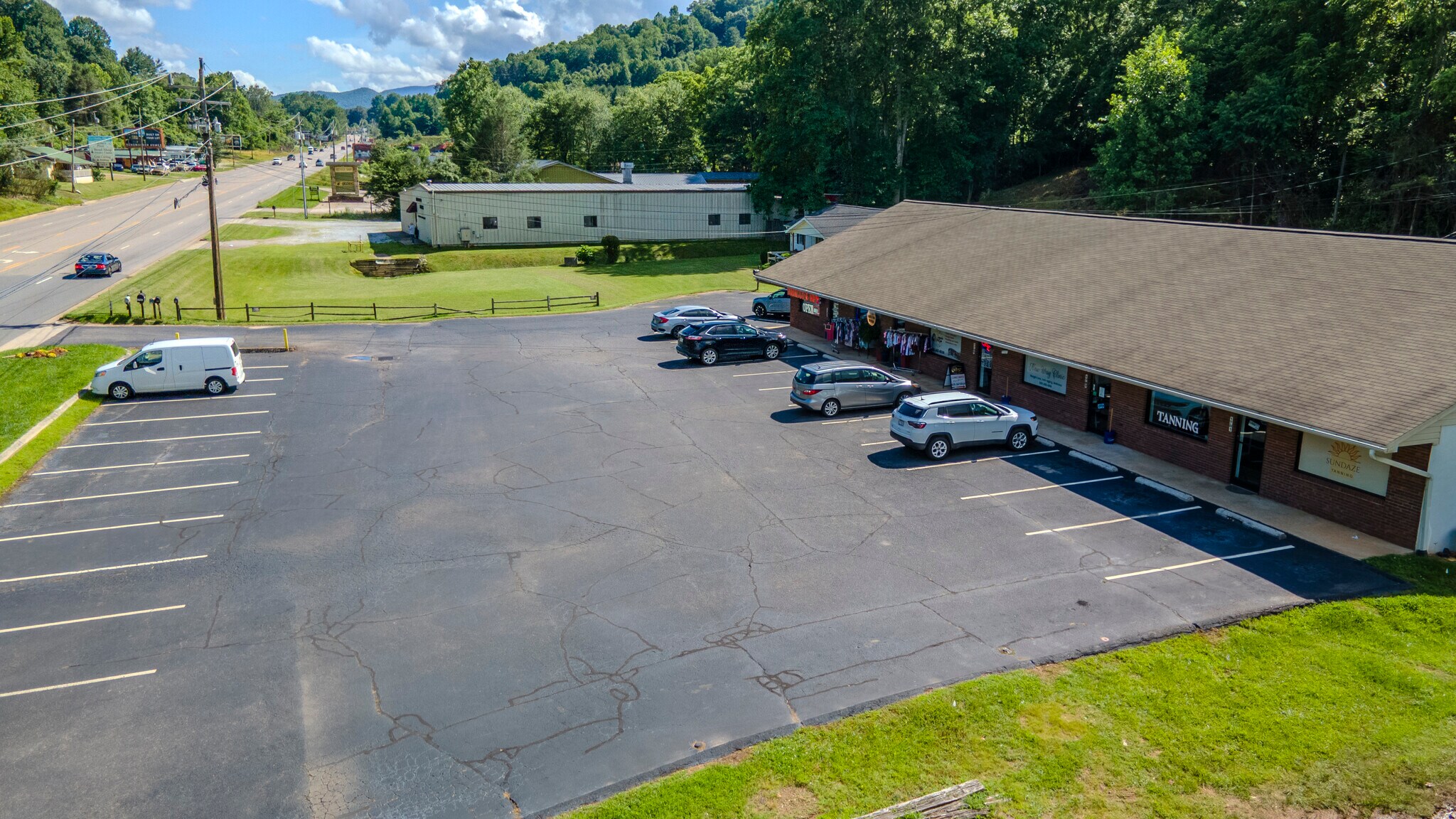 1785 Georgia Rd, Franklin, NC à vendre Photo de l’immeuble– Image 1 sur 27