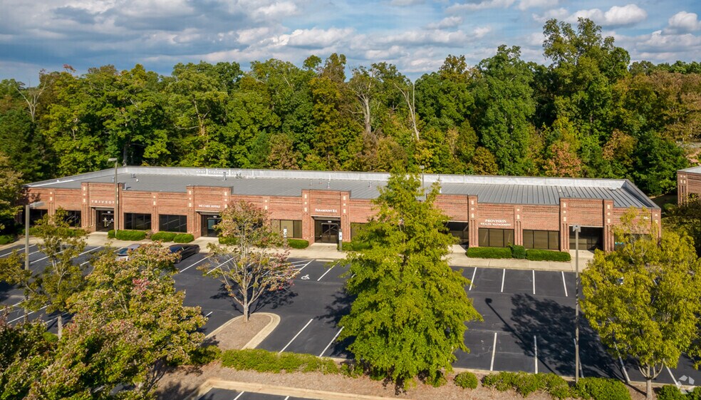 200 Cascade Pointe Ln, Cary, NC à louer - Photo de l’immeuble – Image 3 sur 5