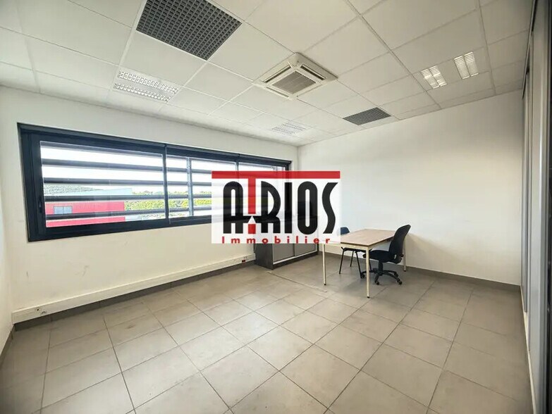 Bureau dans La Crau à louer - Photo de l’immeuble – Image 1 sur 2