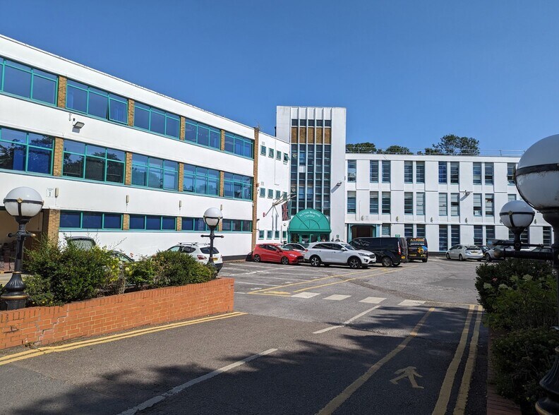 Restmor Way, Wallington à louer - Photo principale – Image 1 sur 2