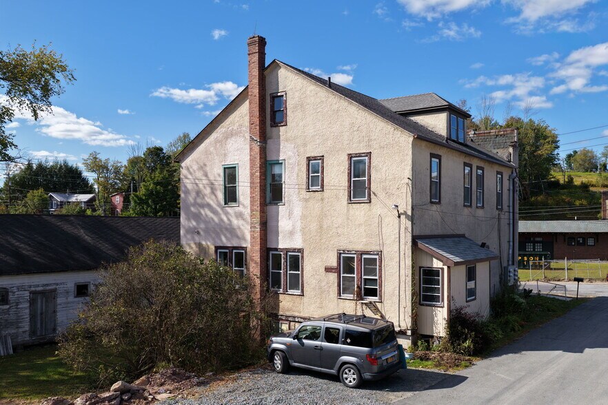 9 Mongaup Rd, Hurleyville, NY à vendre - Photo de l’immeuble – Image 2 sur 35