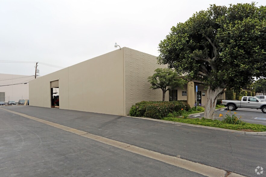 1552 S Anaheim Blvd, Anaheim, CA à louer - Photo de l’immeuble – Image 3 sur 4