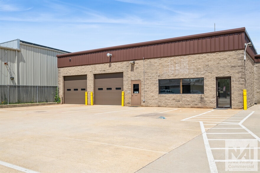 1030 Old Marion Rd NE, Cedar Rapids, IA à louer - Photo de l’immeuble – Image 1 sur 18