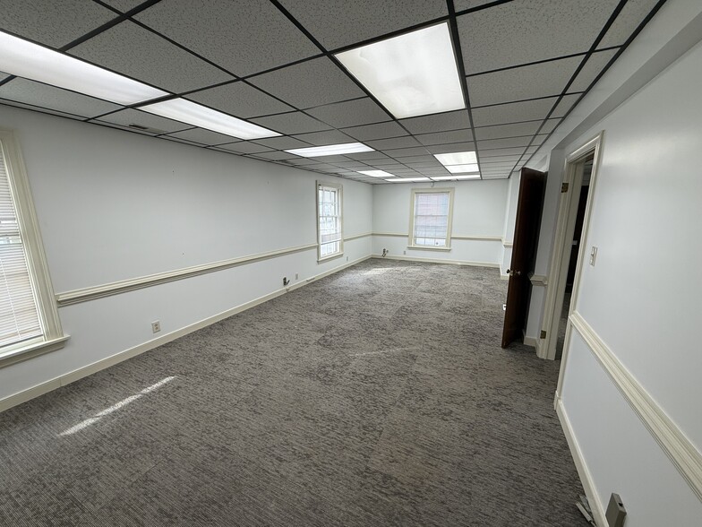 1521 Brook Rd, Richmond, VA à louer - Photo de l’immeuble – Image 3 sur 16