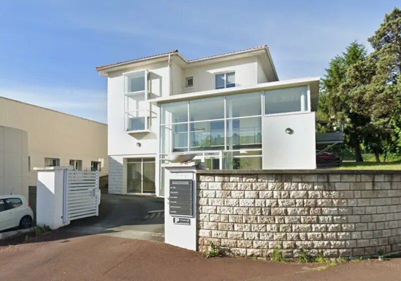 Bureau dans Saintes à vendre - Photo de l’immeuble – Image 1 sur 1