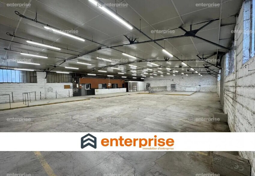 Local d’activités dans Saint-Quentin à louer - Photo intérieure – Image 1 sur 5