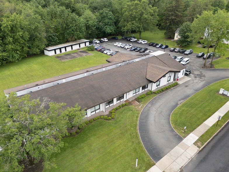468 Parish Dr, Wayne, NJ à vendre - Photo de l’immeuble – Image 1 sur 7