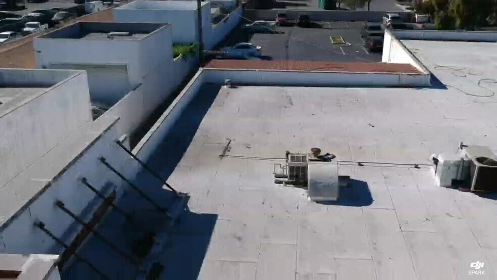 8022 Florence Ave, Downey, CA à louer - Vidéo sur l’annonce professionnelle – Image 2 sur 12