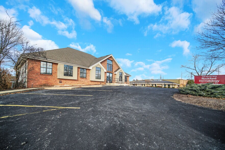 4338 Morsay Dr, Rockford, IL à vendre - Photo de l’immeuble – Image 2 sur 29