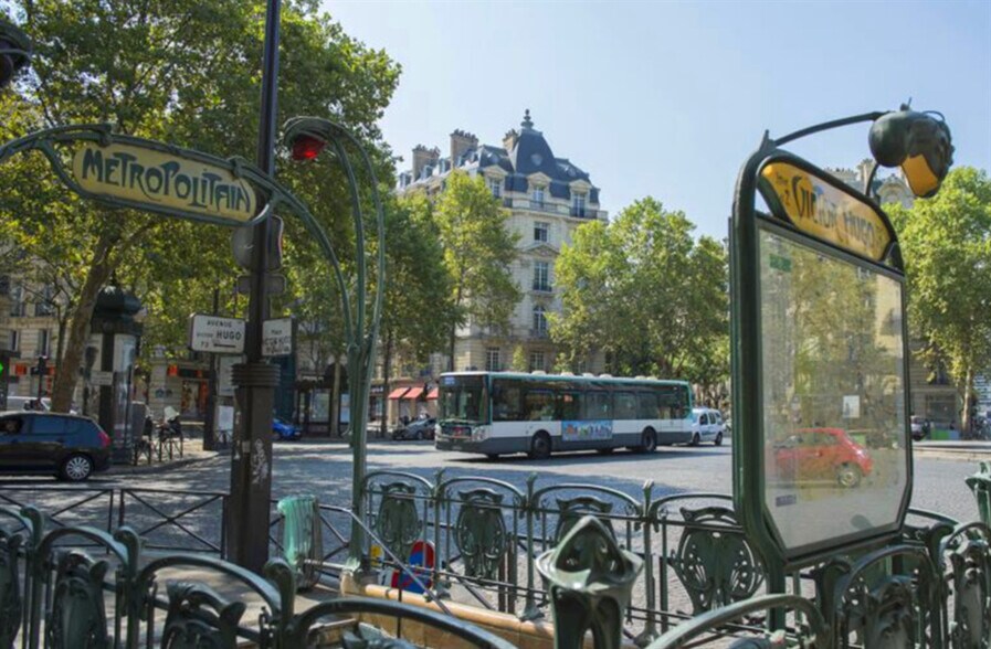 Local commercial dans Paris à louer - Photo de l’immeuble – Image 2 sur 5