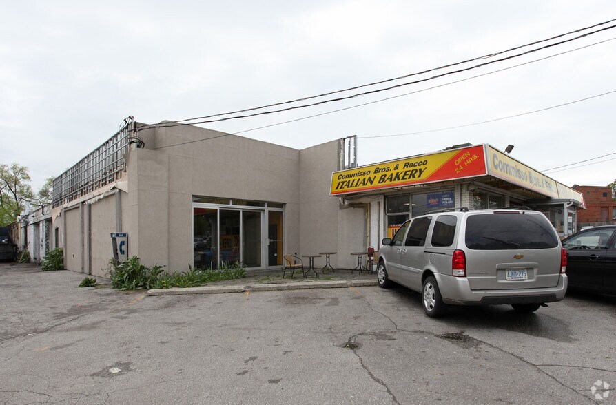8 Kincort St, Toronto, ON à vendre - Photo de l’immeuble – Image 2 sur 2