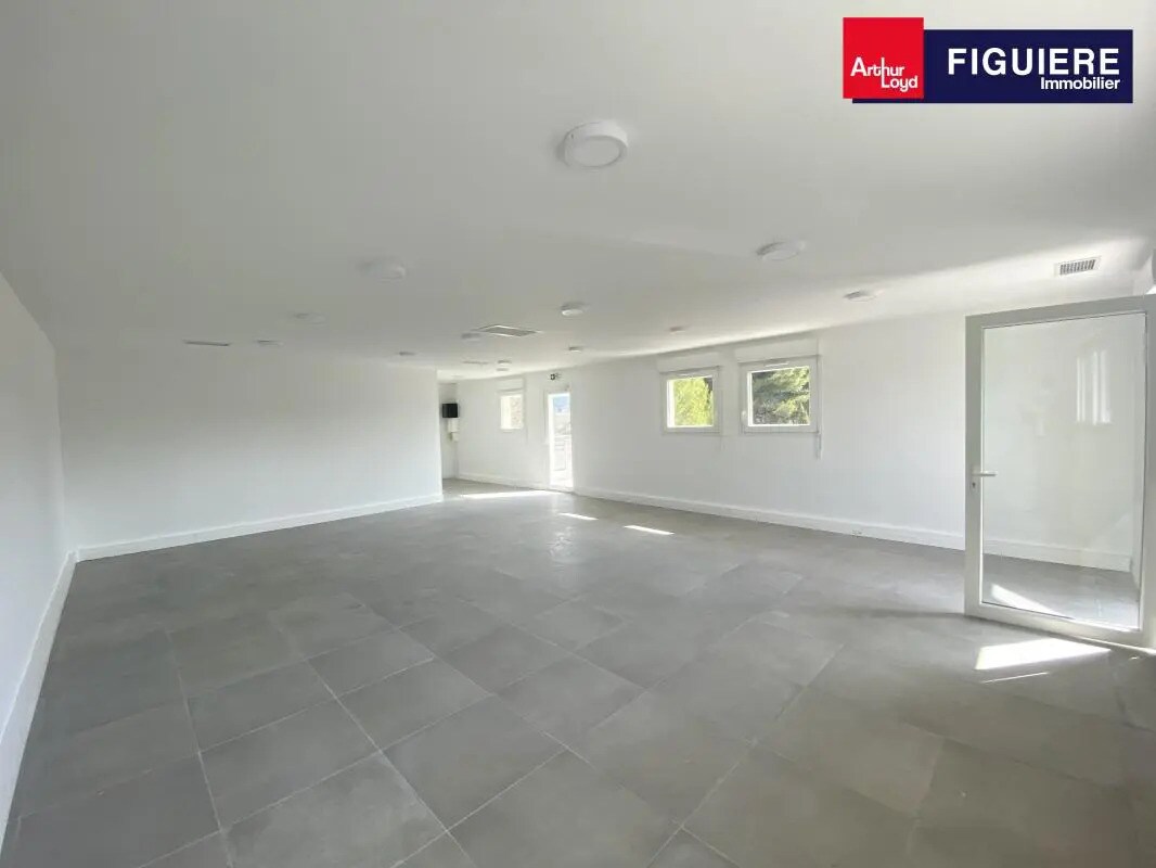 215 Avenue Jean Monnet, Saint-Cannat à louer Photo de l’immeuble– Image 1 sur 12