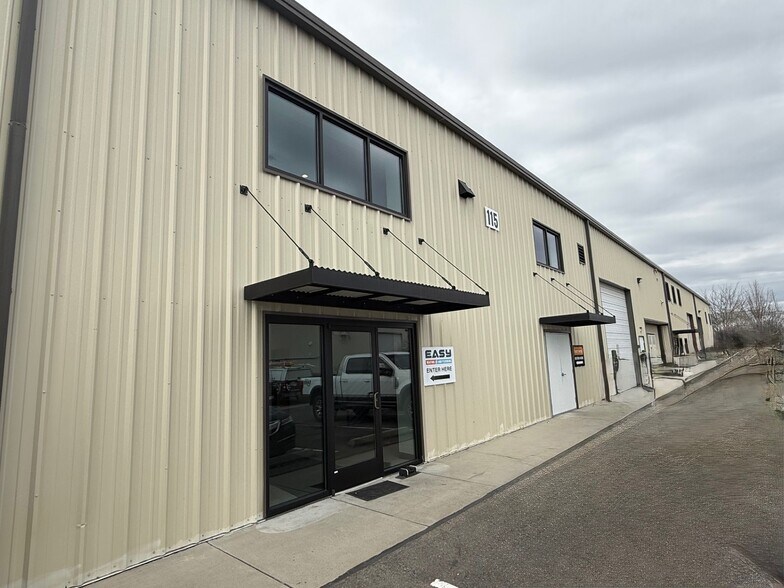 2269 E Commercial Ct, Meridian, ID à louer - Photo principale – Image 1 sur 5