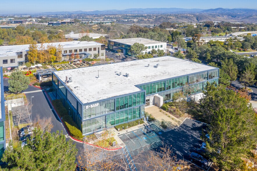 3550 John Hopkins Ct, San Diego, CA à louer - Photo de l’immeuble – Image 3 sur 8