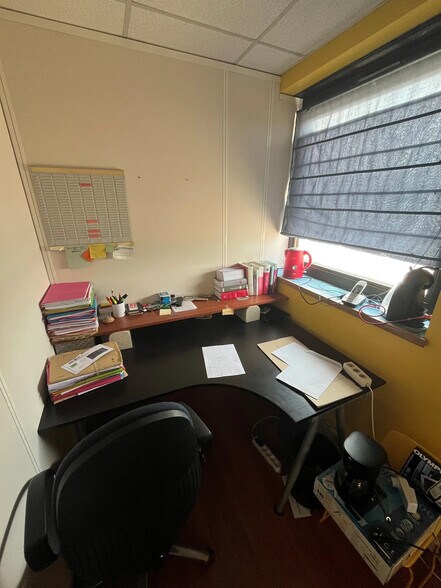 Bureau dans Élancourt à louer - Photo de l’immeuble – Image 2 sur 8